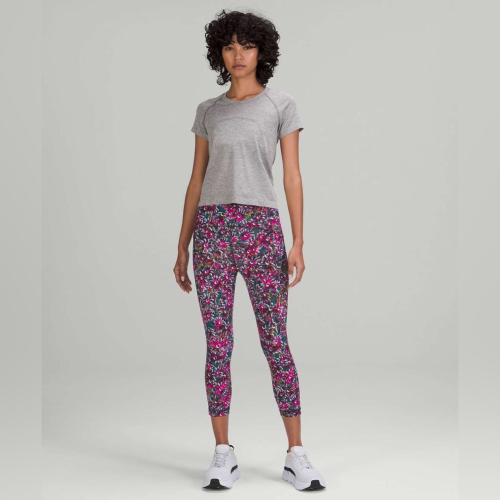 Lululemon Swift Speed High-Rise Crop 21"
Floral Electric Multi - Picture 5 of 9